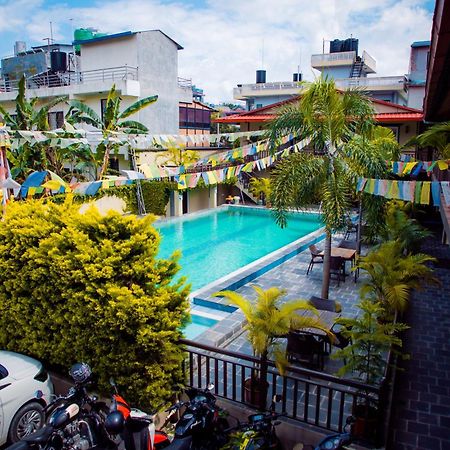 Busy Bee Resort, Pokhara Exterior foto
