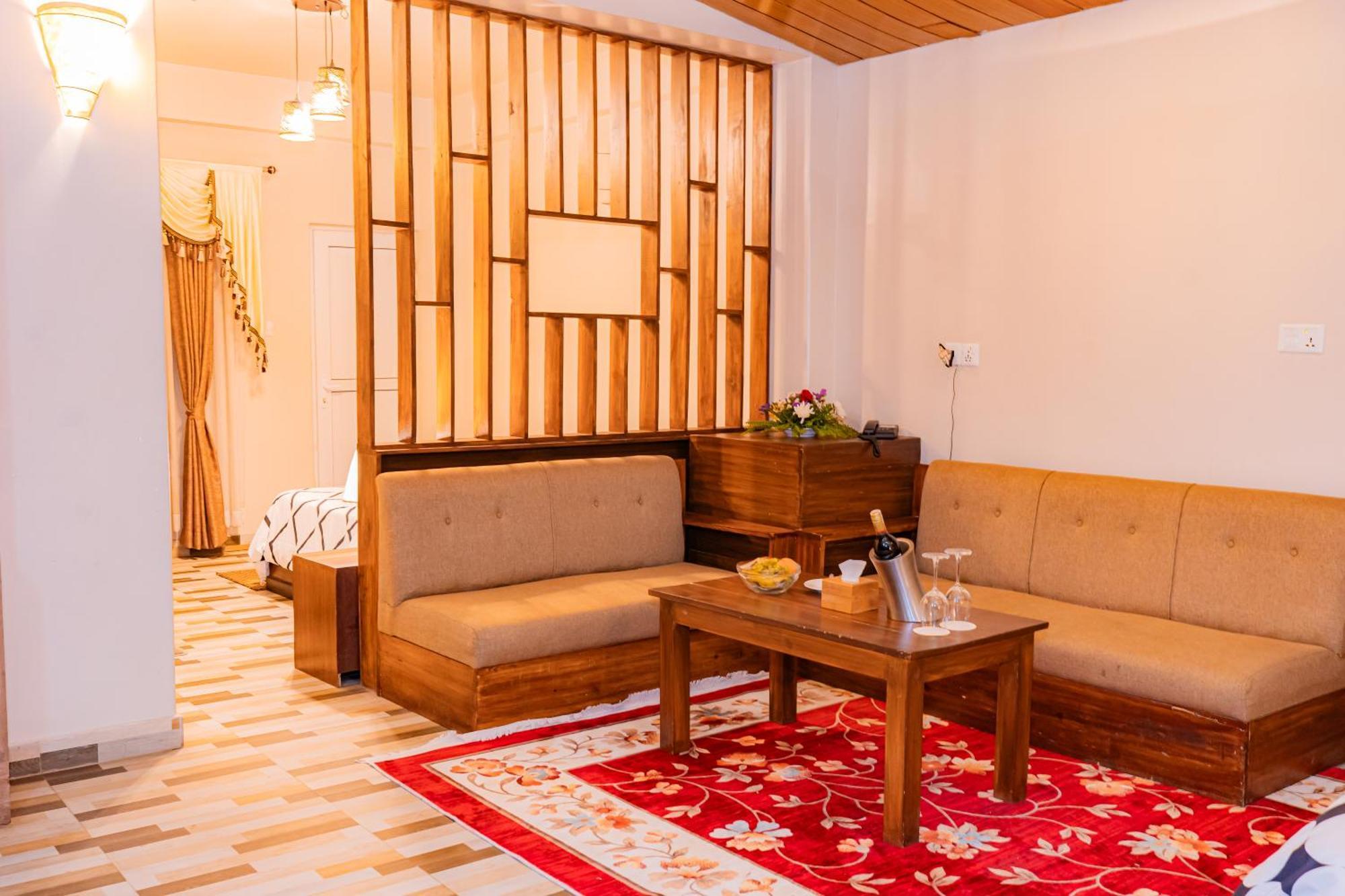 Busy Bee Resort, Pokhara Exterior foto