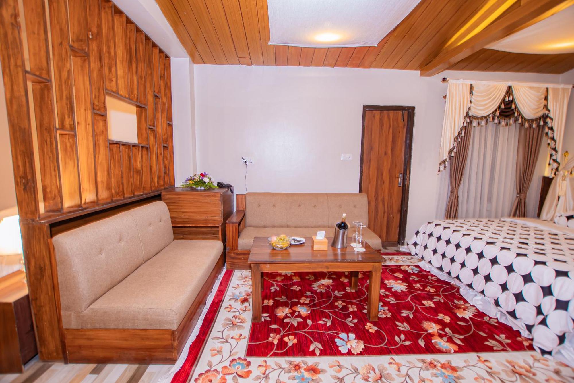 Busy Bee Resort, Pokhara Exterior foto