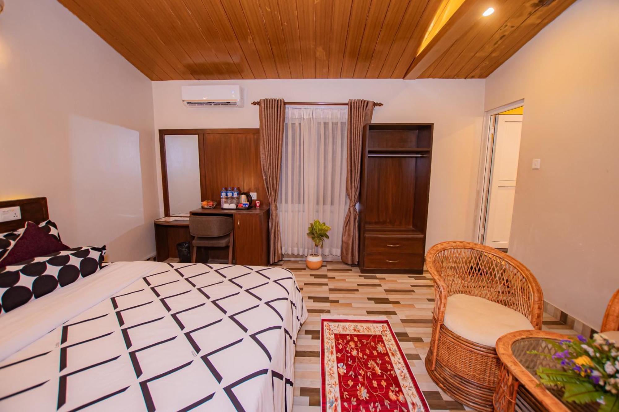 Busy Bee Resort, Pokhara Exterior foto