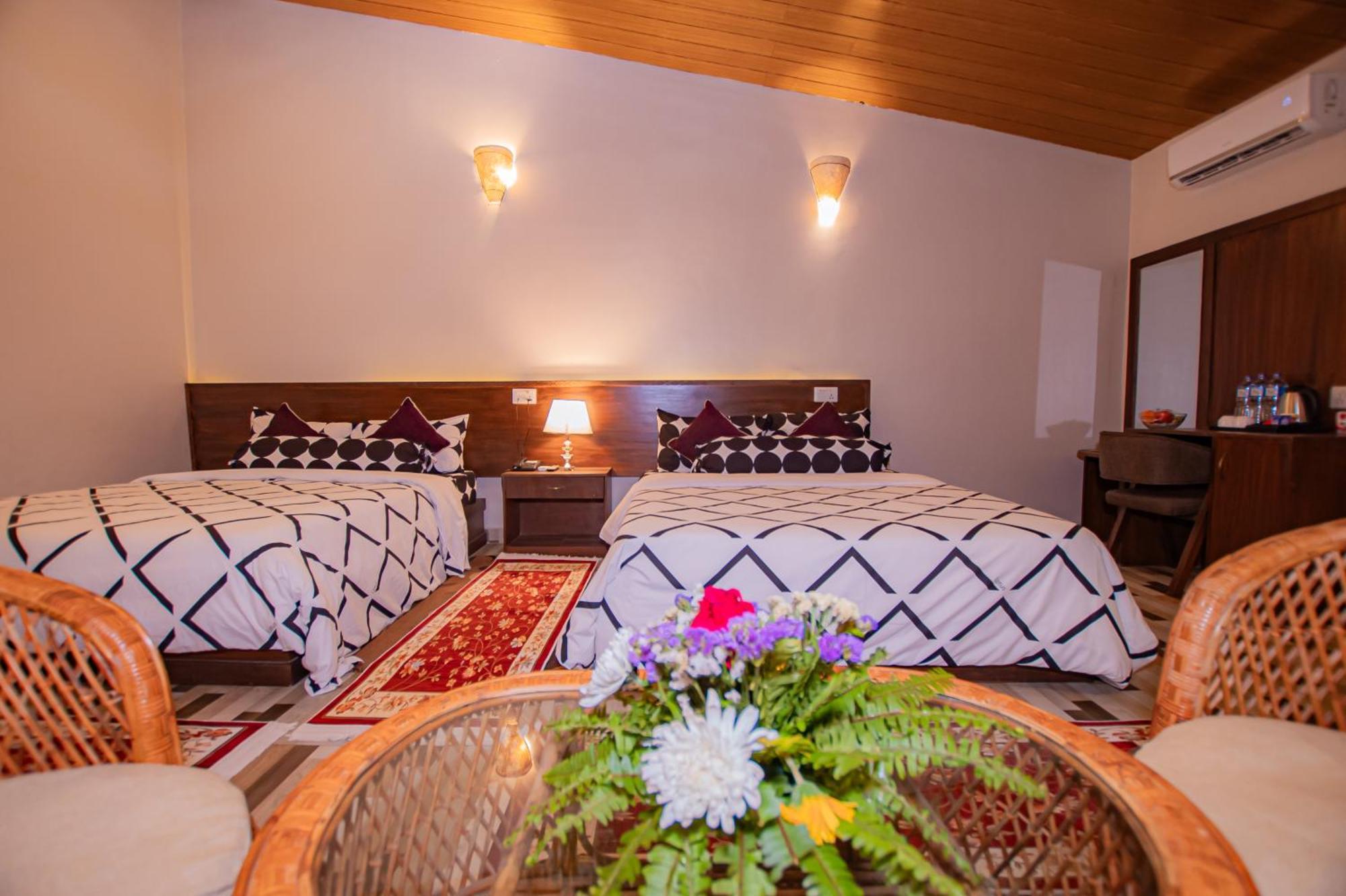 Busy Bee Resort, Pokhara Exterior foto