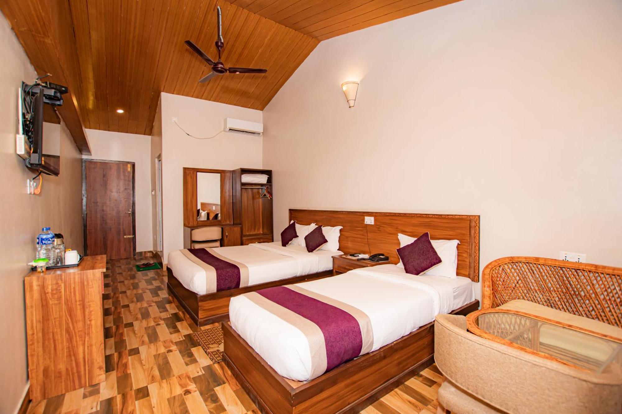 Busy Bee Resort, Pokhara Exterior foto