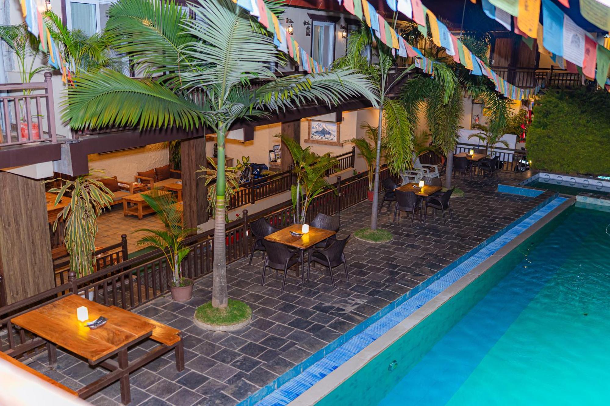Busy Bee Resort, Pokhara Exterior foto