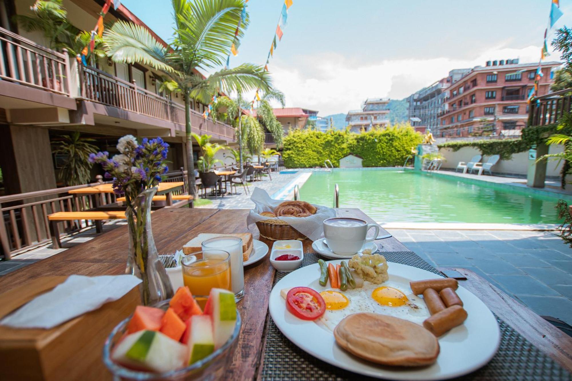 Busy Bee Resort, Pokhara Exterior foto